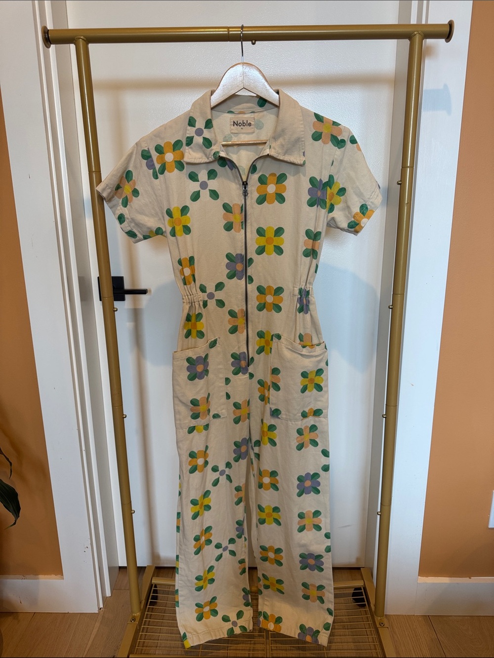 Noble Junpsuit Cream Floral Zip-Front Jumpsuity with Green & Yellow Flowers XS - Picture 2 of 4